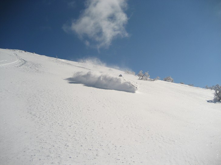 I'm in the middle of the snowcloud.. Foto: marcus wadsten af wadstena. Åkare: johan wadsten af wadstena.