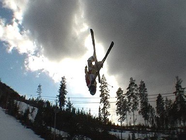 bf över 15m bigjump. Foto: Danjel Granberg. Åkare: jeppe.