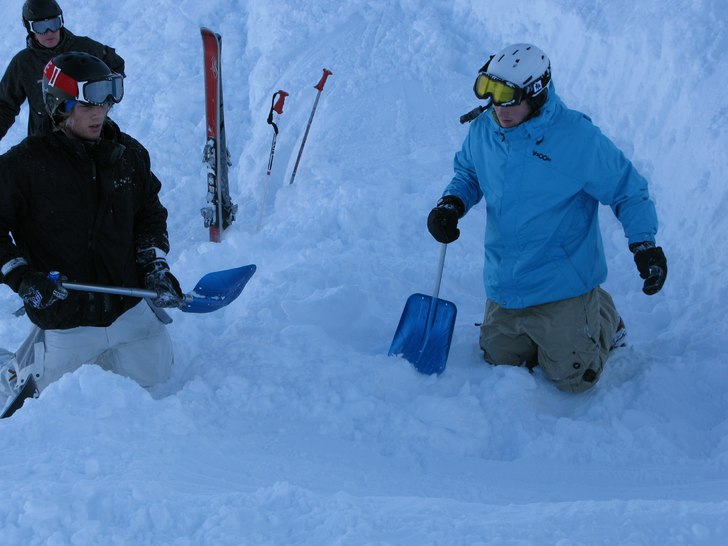 shapening av back country hopp. Foto: johan nerlund. Åkare: ludvig nerlund och jesper.