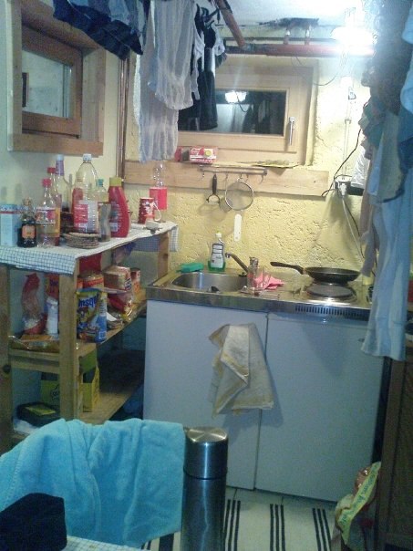 Mysigt kök, sprillans nytt , rostfria vitvaror!.