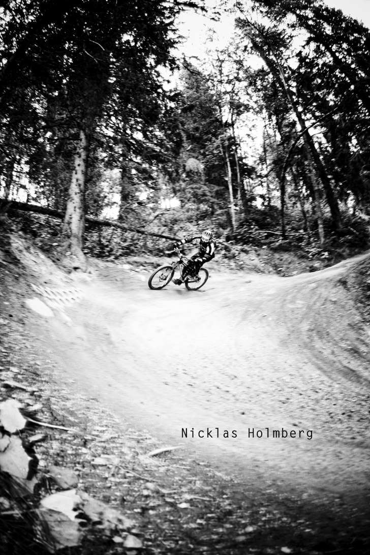 nicklasholmberg.se. Foto: Nicklas Holmberg. Åkare: Ja vem kan du vara!.