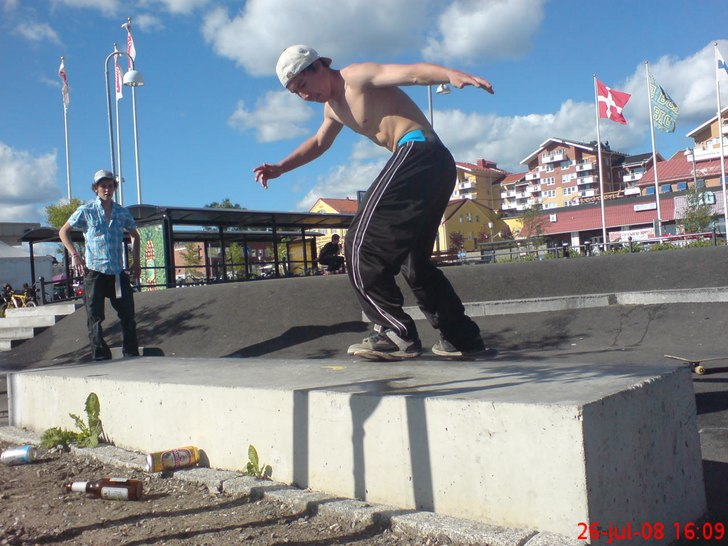 noseslide skateupvisning stale barbeqube 08. Foto: Adam Westelund. Åkare: Mikael Bäck.