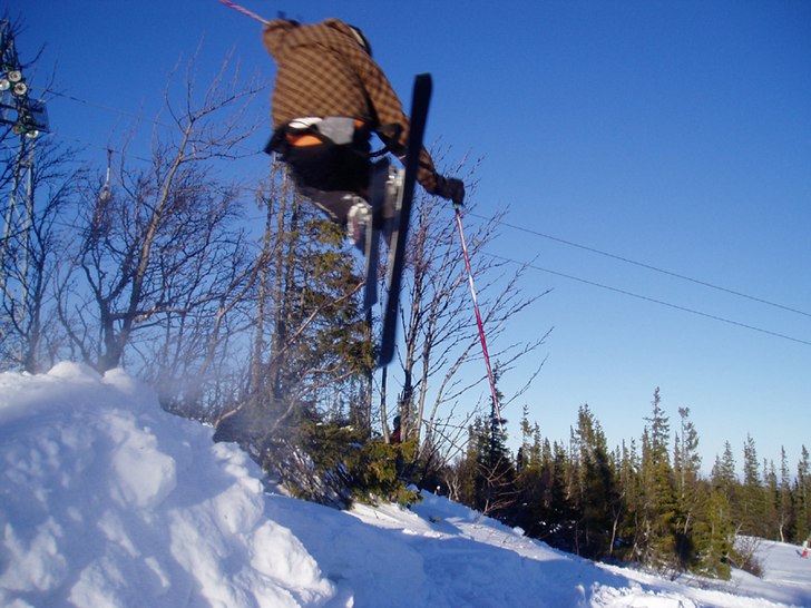 En fin 360 med någon slags tailgrab, syns inte s�. Foto: Anders Engström. Åkare: Elias Carlsson.
