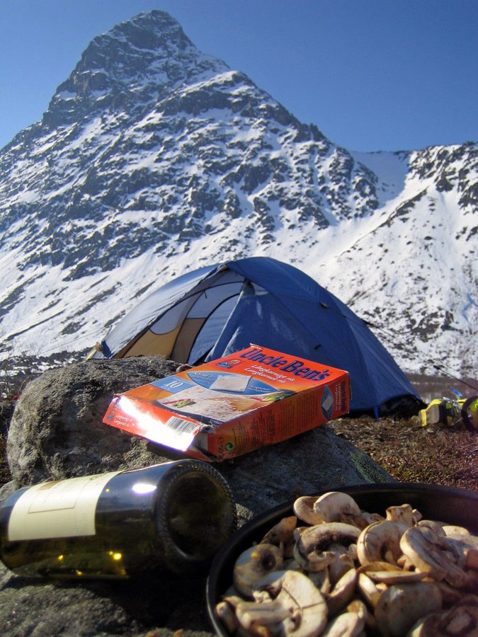 Basecampen i Goverdalen, dagen efter traversen öv. Foto: Björn Biller. Åkare: Okänd.