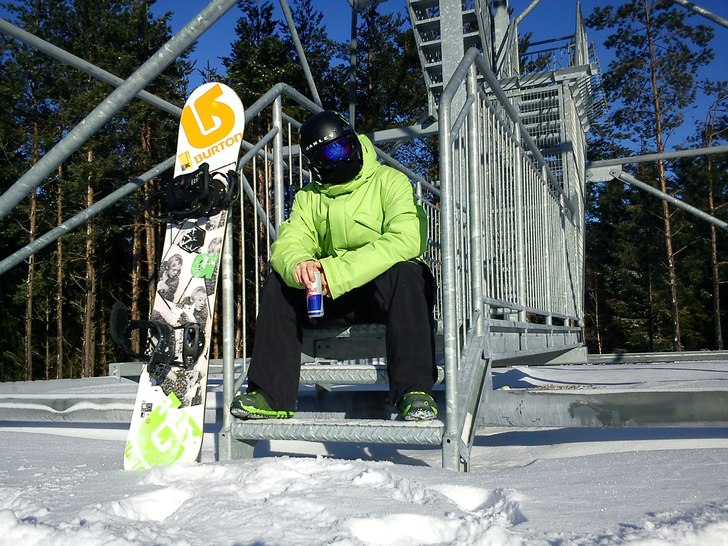 chillar i solen med min redbull :). Foto: kalle nilsson. Åkare: kalle nilsson.