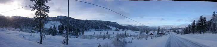 Mandag 27. feb
Blå himmel over alpinanlegget, all.