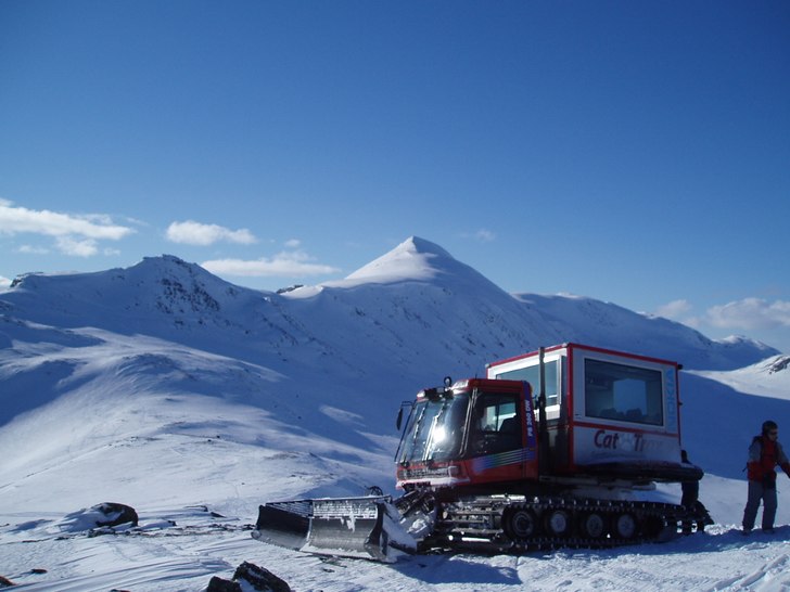 Skön topptur med "fjällbuss". Foto: Joakim Eriksson. Åkare: Cattrax.