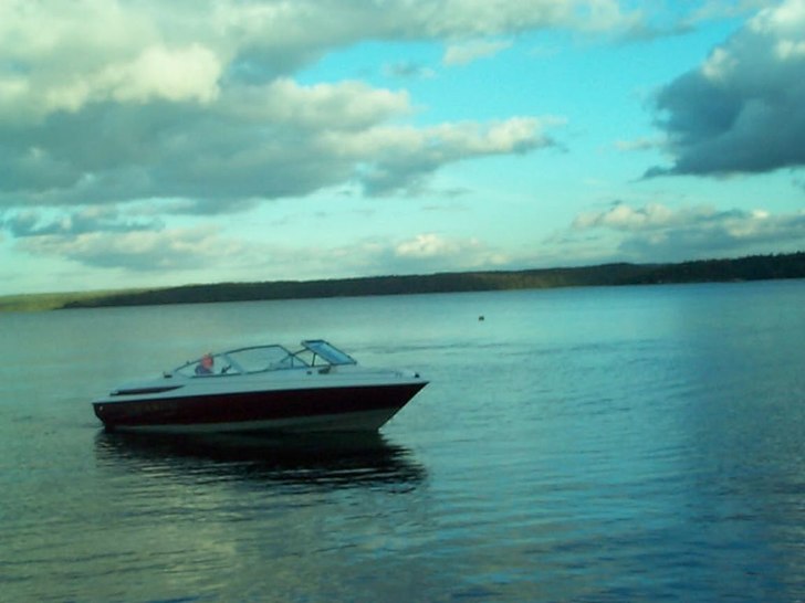 en båt.... Foto: jollan. Åkare: båten.