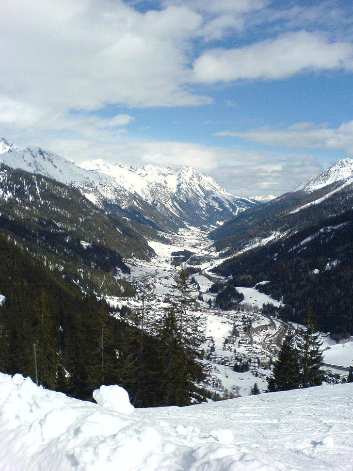 Utsikt över S:t Anton. Foto: Annika Hellström. Åkare: --.