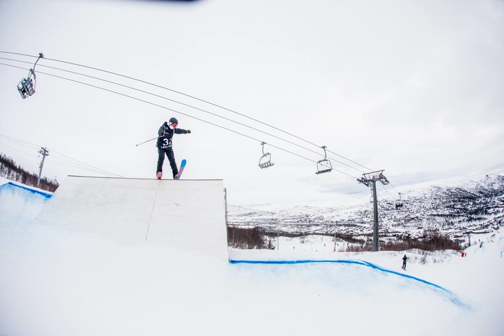 God morgen! 
I dag åpner vi heisen til toppen og .