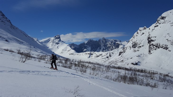 Anders Flagg på väg upp mot Horrungen i Romsdale.
