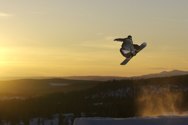 mangan, ett hopp och en fin solnedgång.. Foto: adam martell. Åkare: magnum sterner.