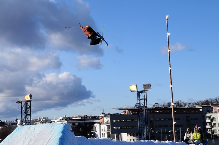 Patrik pressar höjdmetrar i cornern under Cornses. Foto: Fredrik Bergqvist. Åkare: Patrik Fernström.