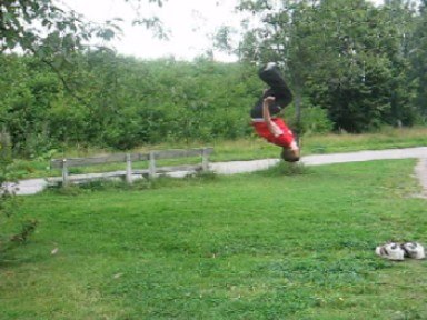 Back flipp. Foto: P-O. Åkare: Emil Ljunberg.