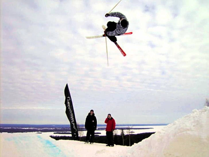 Nån pro som hoppar grymt.... Foto: Dan Asplund. Åkare: Nån pro.