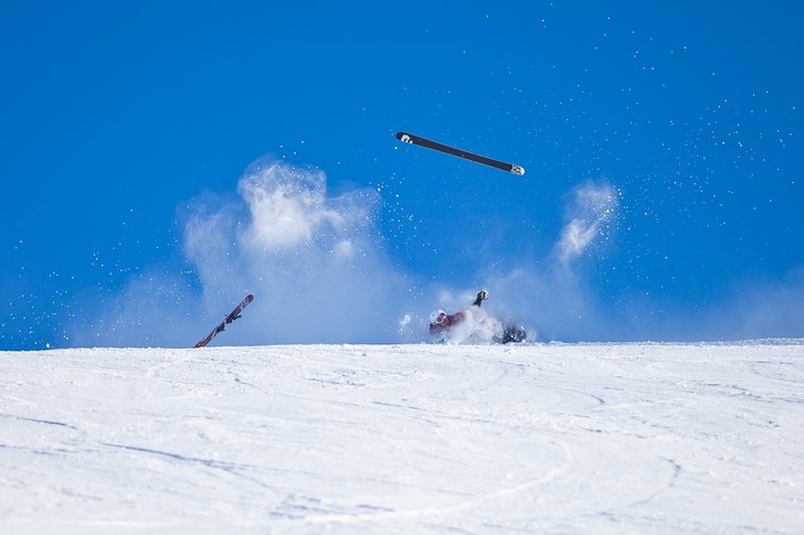 Ludde kraschar i hög hastighet, pga en felaktig b. Foto: Peter Igelhammar. Åkare: Ludvig Adlercreutz.