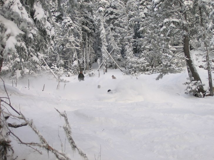 skönt dyk .. Foto: viktor thunell. Åkare: mikael risberg.