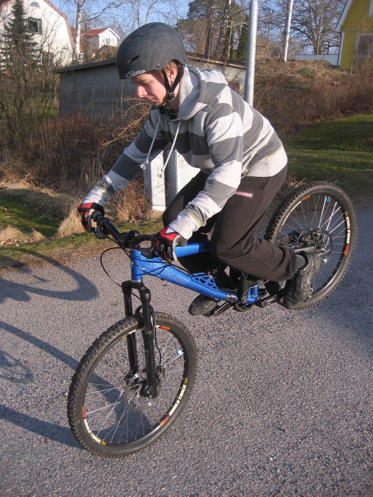 Tobbe tog lite fart o gjorde en liten stoppy :D. Foto: David Herrwaldsson. Åkare: Tobbe Herrwaldsson.