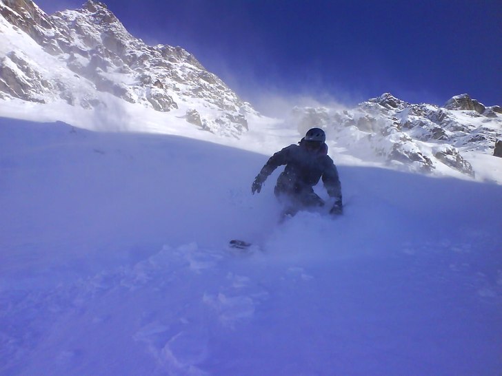 Under le Jumbo liften vid Mt Fort. Foto: Håkan Cervin. Åkare: Cameron Green.