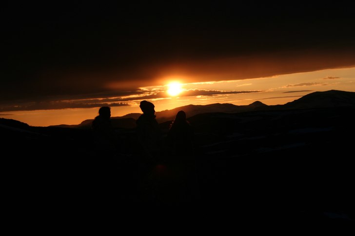 kl:24 på kvällen typ vid kariknallarna . så sju. Foto: emil. Åkare: rasmus mathilda julia.