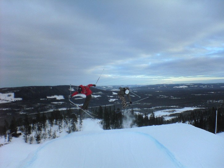 Åkare: Daniel Racas, Simon Zackrisson.