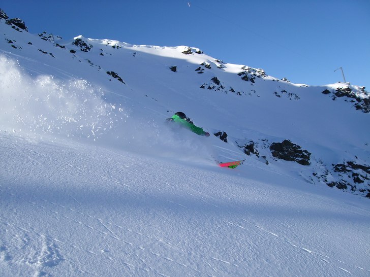 En fin sväng...... Foto: Pontus Gille. Åkare: Kristoffer Jacobsson.