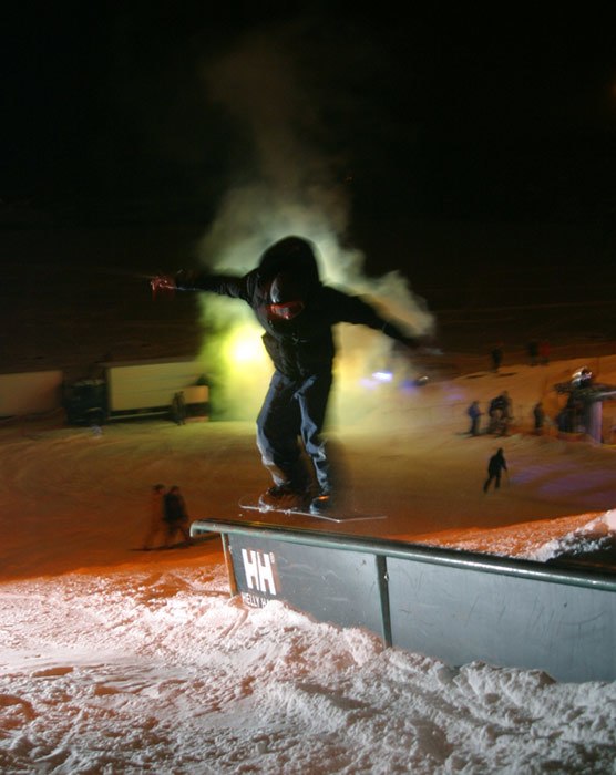 Sportlovsdisco i Väsjöbacken med skön musik, di. Foto: Henning Olsson.