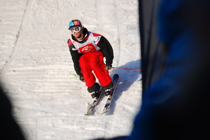 Nån kille stompar XD . Foto: Simon Waltersson.