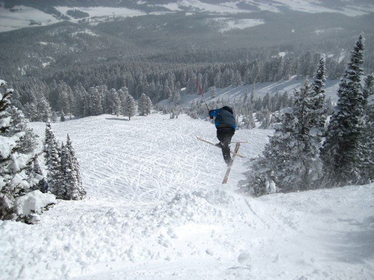 Little free ski drop terrible form. Foto: Sean Evanstad. Åkare: Riley Rice.