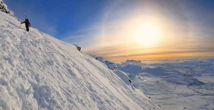 Topptur upp framsidan av Vassichokka.
Utsikt mot .