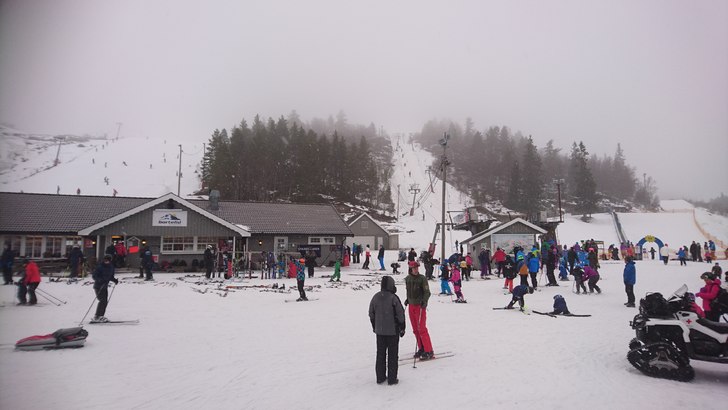 Hovedtrekket er åpnet for sesongen
Snø i lufta o.