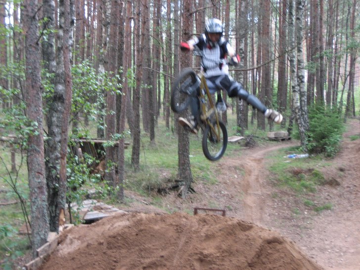 nac nac va rätt svårt fast de gick med en rätt . Foto: victor fagerstöm. Åkare: Fredrik Benjaminsson.