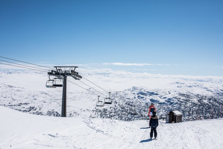 Søndag og siste dag i April
God morgen! Blå himm.
