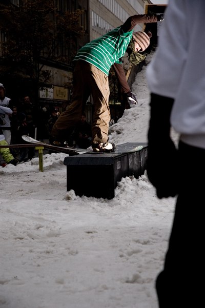 noooosepress, snowboard får duga ibland!. Foto: Filip Erlind. Åkare: Åkare?.