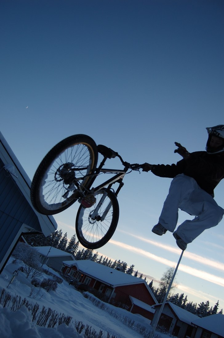 syss fotade när jag lekte i snön. typ det enda s. Foto: Amelie Lohman. Åkare: André Lohman.