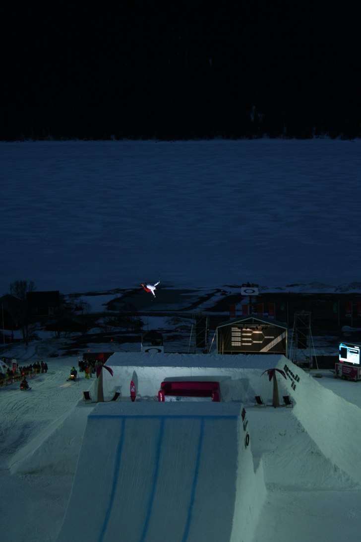 Ja som ni ser är hoppet STORT och en swC9mute (av. Foto: Benjamin Johansson. Åkare: Hjälp mig!?!.