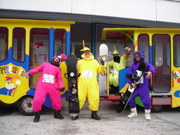 Starten på en sjukt rolig födelsedag som så kla. Foto: Matu som Po. Åkare: från vänster Po, Laa-Laa, Dipsy och Tinky Winky.