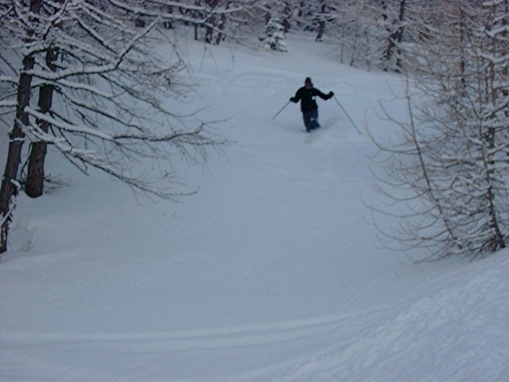 Offpiste kjøring i Auron, Sør-Frankrike. 90km no. Foto: Frode Gyland. Åkare: Eirik Kroken Mjelde.