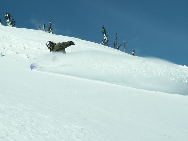 Puder dag i "lost boys pass" i Fernie!. Foto: Carl Bromarker. Åkare: Filip Eriksson.