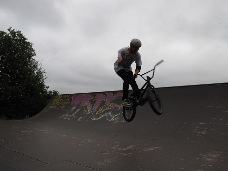 bunnyhop barspin. Foto: jesper nyborg. Åkare: jacob nedler.