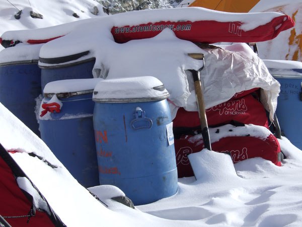 Foto: Fredrik Schenholm. Åkare: 2 maj. Nysnö i ABC 2: Vi vaknade med 15 cm nysnö på backen..