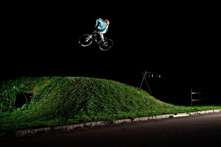 Hej & hå. Foto: Magnus Karlsson. Åkare: Emil Jonsson.