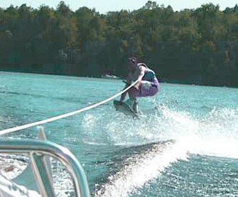 Första gången jag någonsin står på en wakeboa. Foto: Farsan. Åkare: Rikard Berg.