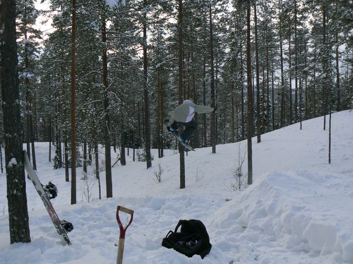 Testhopp. Foto: Henrik Borg. Åkare: Sebastian Borg.