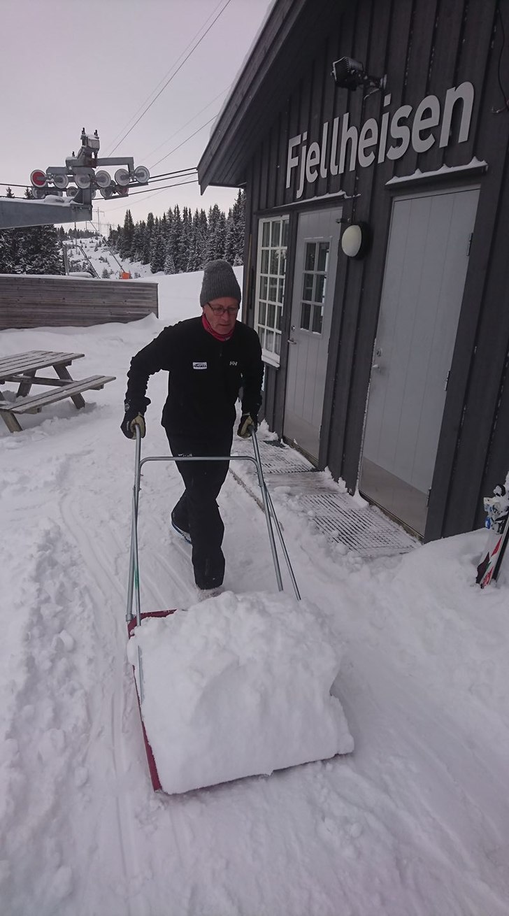 ????️????️????️
15 cm med nysnø på topp (b.