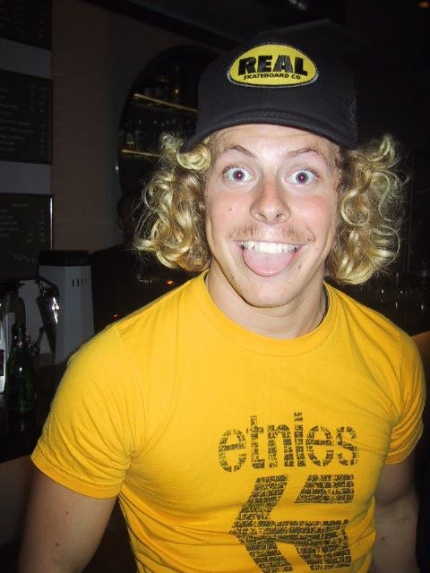 Erik på efterfesten eftar att han gjort en klockr. Foto: Andreas Sihvonen. Åkare: Erik Nilsson.