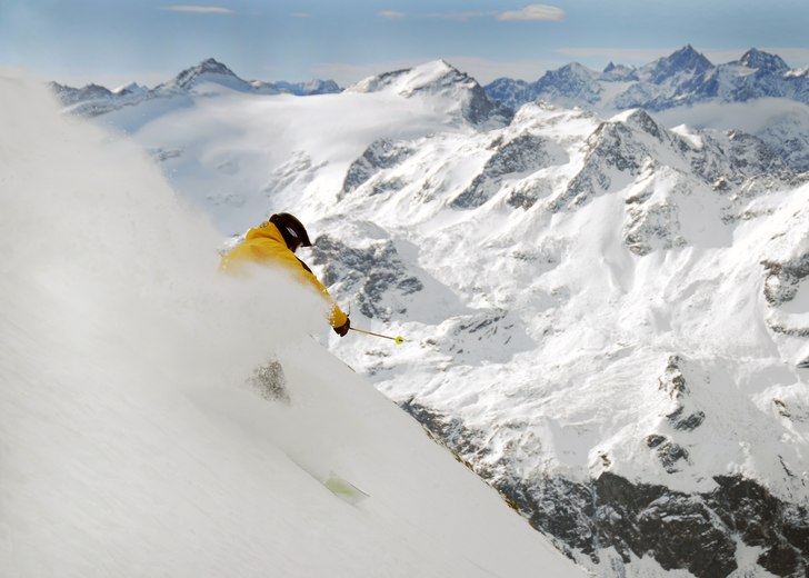 Mattias får sig några fina svänger nerför offp. Foto: Erik Hammarsten. Åkare: Mattias.