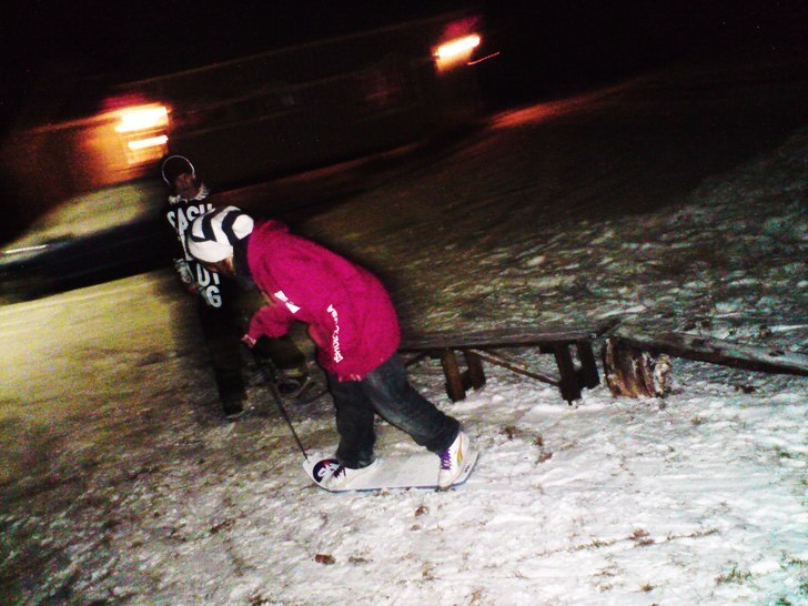 hahah ja tror nog ja hajjat de där me bräda utan. Foto: Adam Johansson. Åkare: Mini & Jonte.