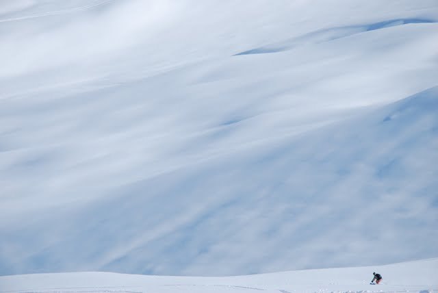 Heliskiing Uzbekistan. Foto: Tomasz Kaminski. Åkare: Boris Chepik.