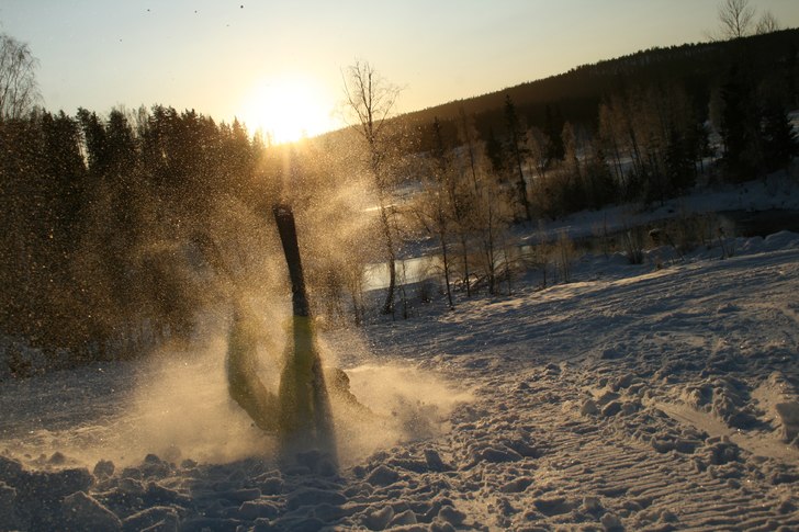 Första backflip försöket, vart underroterat så. Foto: Syster min. Åkare: Jag.